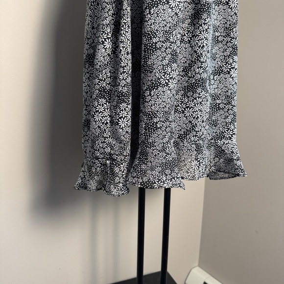 Floral Print Dress Black and White Sleeveless Smocked Black Gray Casual Sundress - Picture 2 of 16